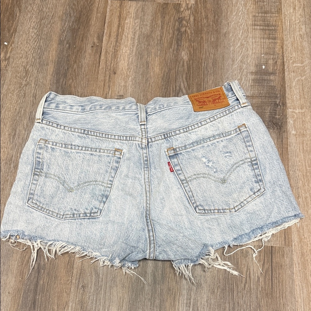 Women’s Levi’s 501 Light Blue Distressed cutoff Denim Shorts 28x2.5 - Picture 5 of 5